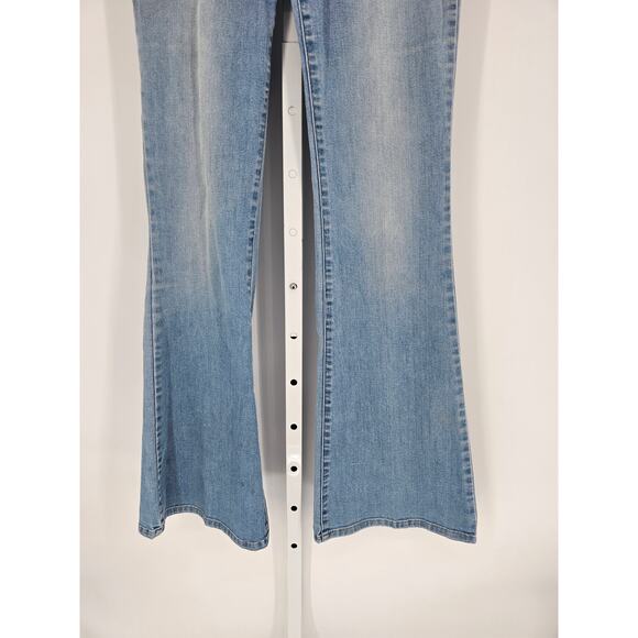 Tractr Women's Blue Medium-Wash Mid-Rise Flared Jeans Size 29 - Picture 3 of 6